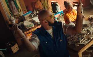 Jah Khalib, Artik & Asti – МамаМия смотреть клип